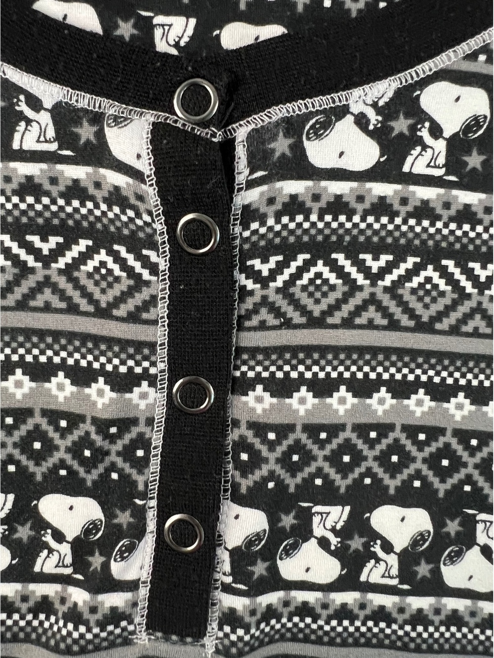 Peanuts Snoopy Christmas Fair Isle Henley Long Sleeve Shirt Women’s Large - Picture 4 of 5